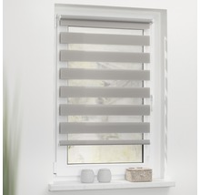 Fenêtre avec store double gris pour réguler la lumière et décorer