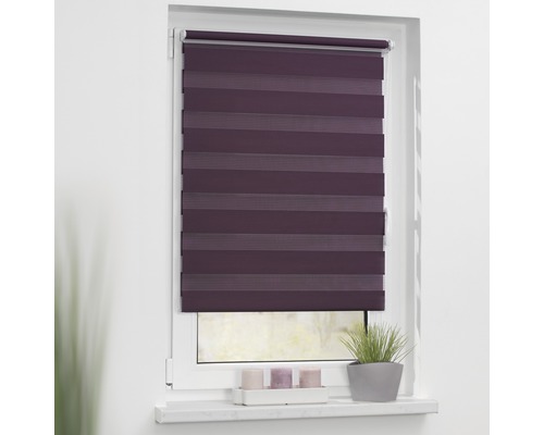 Fenêtre avec store enrouleur double occultant à rayures horizontales