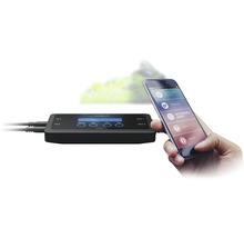 Luminus Gerät mit Kabel und Smartphone