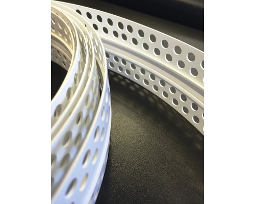 Gelochtes Kantenschutzprofil aus Kunststoff