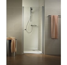 Douche à l''italienne avec robinetterie de douche et serviette