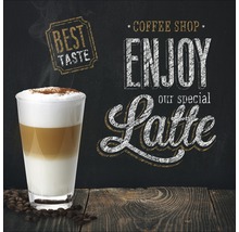 Ein Glas Latte Macchiato mit der Aufschrift Genießen Sie unseren Special Latte