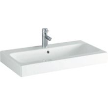 Waschbecken mit Armatur