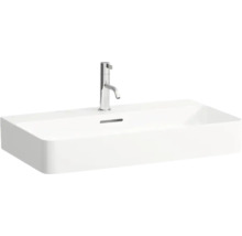 Weißes Keramik Waschbecken mit Armatur