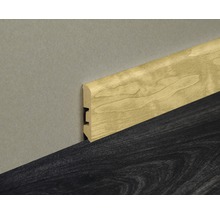 Plinthe en bois sur mur et sol