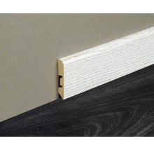 Sockelleiste aus Holz mit Dekor an Wand und Boden