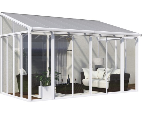 Jardin d''hiver avec murs en verre et meubles