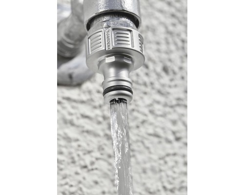 Robinet d''eau Gardena avec eau courante