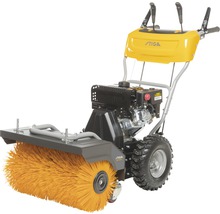 Kehrmaschine mit Bürstenwalze und Rädern