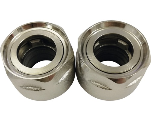 Deux raccords sanitaires en métal