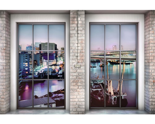 Papier peint panoramique intissé XXL4-017 Loft 4 pces 368 x 248 cm Deux fenêtres donnant sur une ville et un port de nuit.