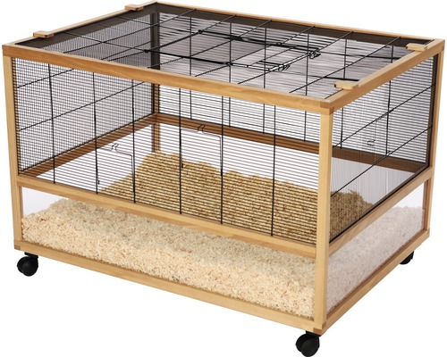 Holzgehege mit Gitter und Einstreu für Kleintiere