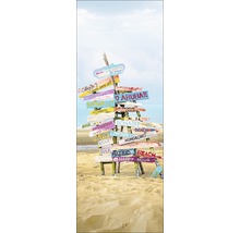 Panneau décoratif avec des indications de direction vers différents endroits sur une plage