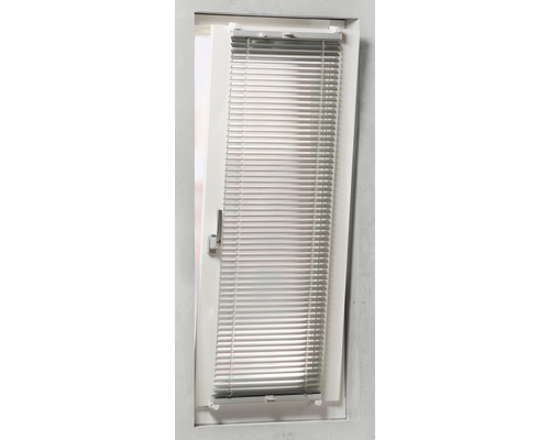 Fenêtre avec store vénitien pour le contrôle de la lumière
