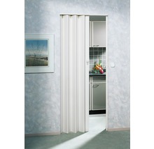 Porte pliante blanche dans une pièce entre un mur et une cuisine