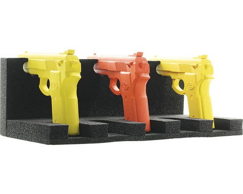 Drei Übungswaffen unterschiedlicher Farben in einer schwarzen Schaumstoffhalterung.