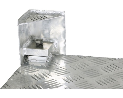 Detailansicht einer Aluminiumbox mit Riffelblechboden