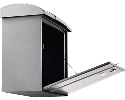 Geöffneter Briefkasten aus Metall