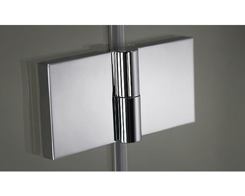 Duschkabinenbeschlag aus Metall an einer Duschwand