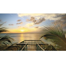Vue sur la mer depuis un balcon au coucher du soleil
