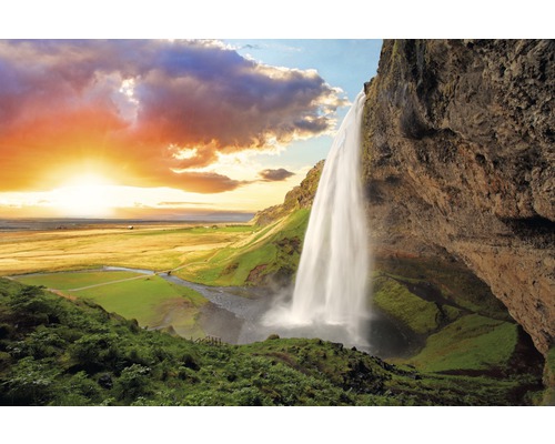 Papier peint panoramique intissé 18364 Waterfall Iceland 7 pces 350 x 260 cm Paysage avec cascade, rochers et vaste plaine sous un ciel nuageux