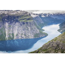 Landschaft mit Bergen und einem See