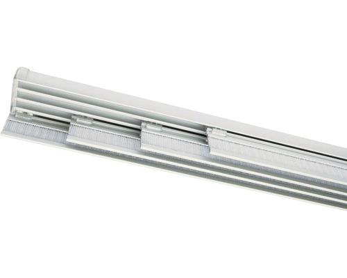 Fensterdichtungsprofil aus Kunststoff mit Bürstendichtung