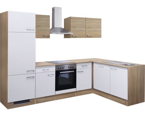 Einbauküche mit Spüle, Herd, Dunstabzugshaube und Küchenschränken