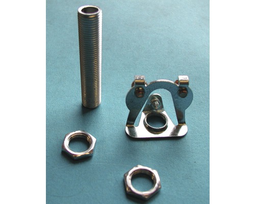 Tuyau métallique, support de fixation et écrous pour installations sanitaires