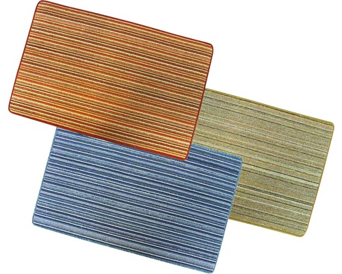 Drei Fußmatten mit Streifenmuster