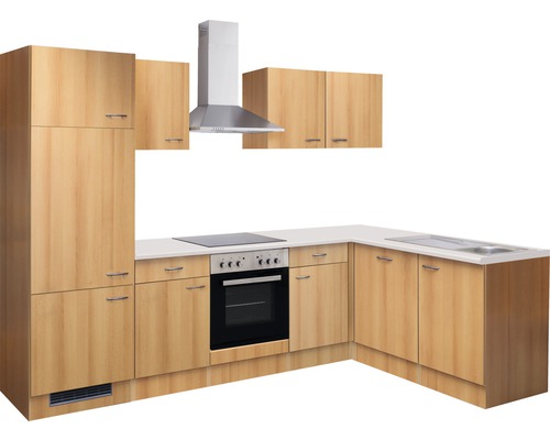 Komplette Küchenzeile mit Ober- und Unterschränken, Herd, Spüle und Dunstabzugshaube.