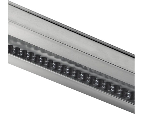 Vue détaillée d''un rail de porte de garage en métal