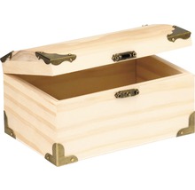 Coffre en bois ouvert avec ferrures