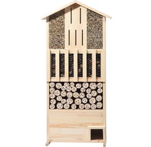 Hôtel à insectes en bois avec différents matériaux de remplissage pour différents types d''insectes