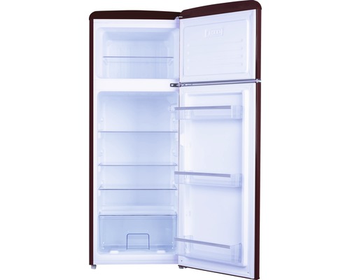 Offener Kühlschrank mit Regalen