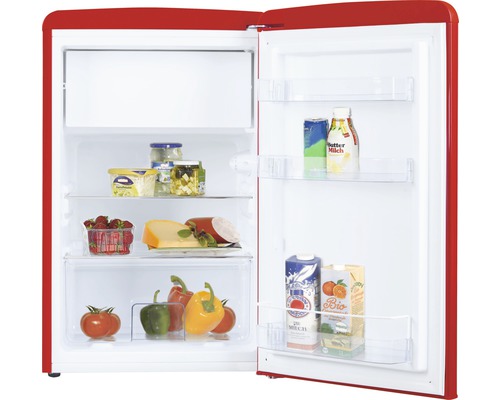 Réfrigérateur rouge ouvert rempli de nourriture