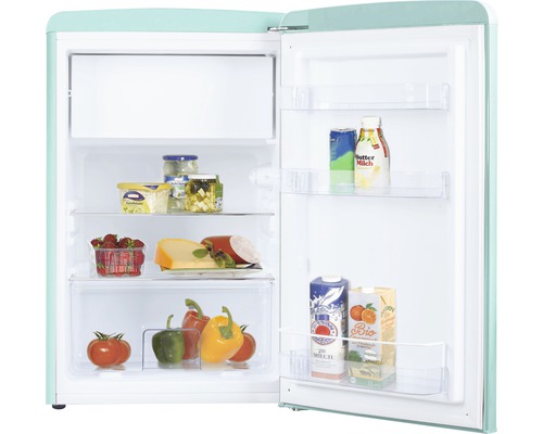 Réfrigérateur ouvert avec des aliments