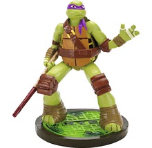 Figurine Donatello Tortue Ninja avec bâton sur plaque d''égout