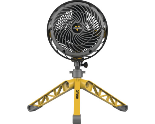 Logo Vornado sur un ventilateur avec trépied