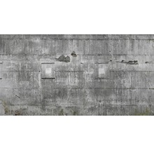 Mur en béton endommagé avec cavités rectangulaires