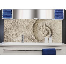 Badezimmer Waschbecken mit Rückwand und Handtüchern