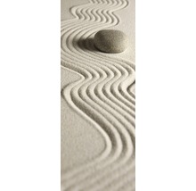 Zen-Garten mit Sandwellen und Stein