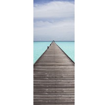 Passerelle en bois au-dessus de l''eau