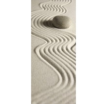 Zen-Garten mit Sandwellen und einem Stein