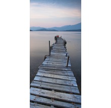 Holzsteg am See bei Dämmerung