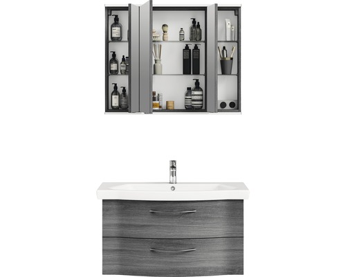 Badezimmer mit Spiegelschrank und Waschtischunterschrank