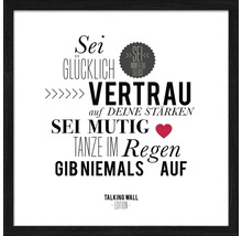 Gerahmtes Talking Wall Edition Poster mit dem Spruch Sei glücklich, vertrau auf deine Stärken, sei mutig, tanze im Regen, gib niemals auf