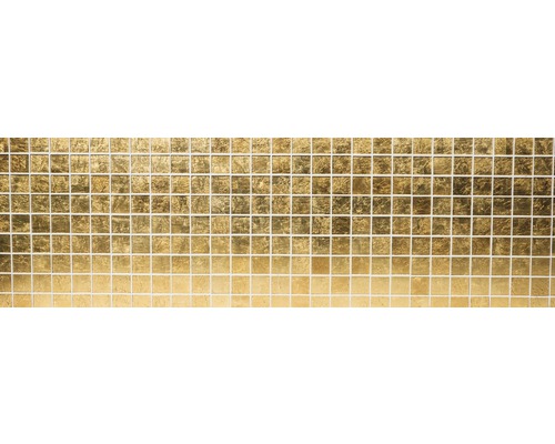 Mosaikfliesen mit quadratischen, goldfarbenen Elementen