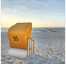 Fauteuil de plage sur la plage avec le numéro 95