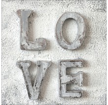 Dekorative Wandtafel mit dem Wort Liebe als Schriftzug